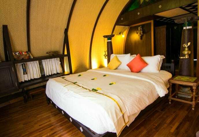 Punnamada Houseboats